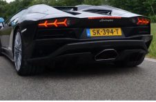 没有什么比以200英里/小时的速度驾驶兰博基尼Aventador S更好的了
